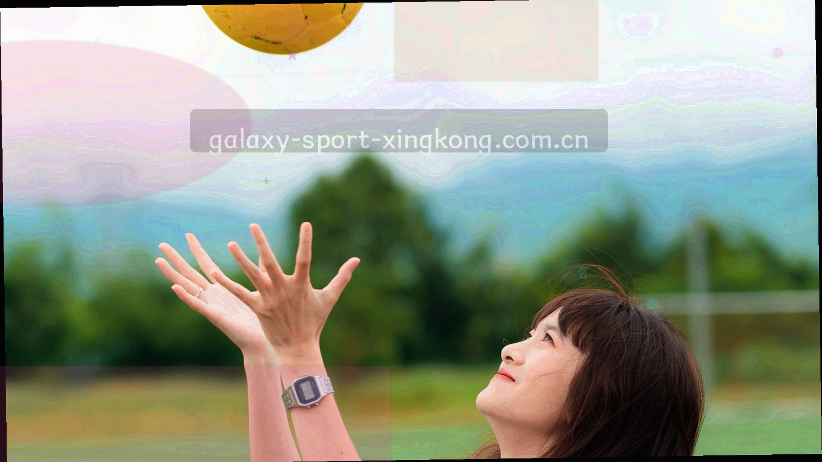抽象星图与同心轨道刻度，强调深浅层次与大面积负空间，画面中不含人物与文字